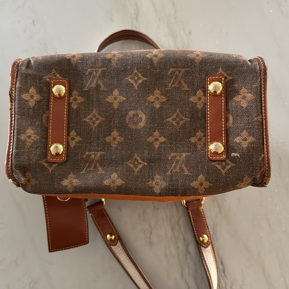Louis Vuitton Handbag - Picture 6 of 11